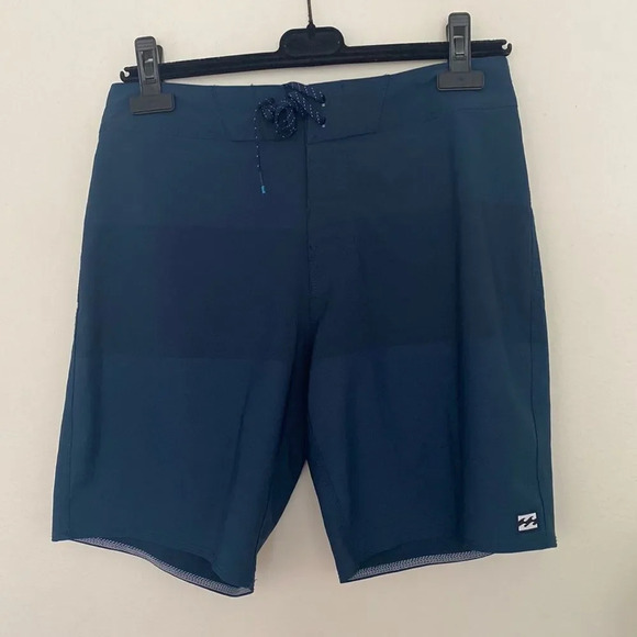 BILLABONG Mens jade colored swim trunks sz 28 recycler tribong airlite like new - Picture 1 of 7